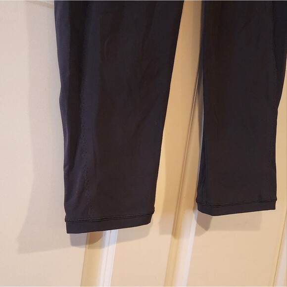 Lululemon black scalloped trim capri leggings size 4 - Picture 3 of 5